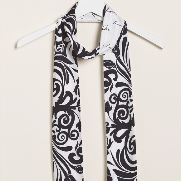 🔲New Chico’s Scarf🔲 - Picture 2 of 6